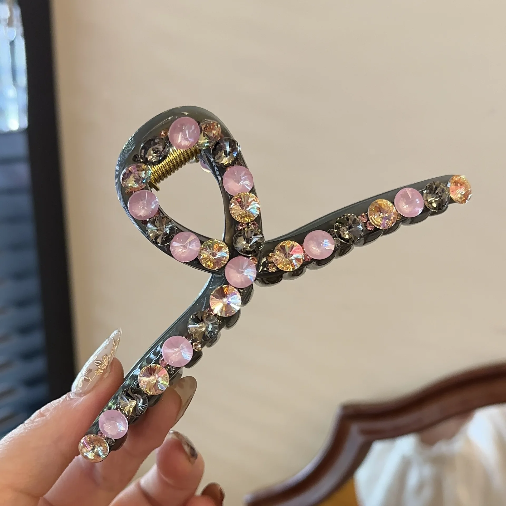 

Crystal Hair Claws Colorful Shiny Hairclip Barrettes Women Hair Clip High Quality Hair Clip Rhinestone Hairpins Hair Accessories