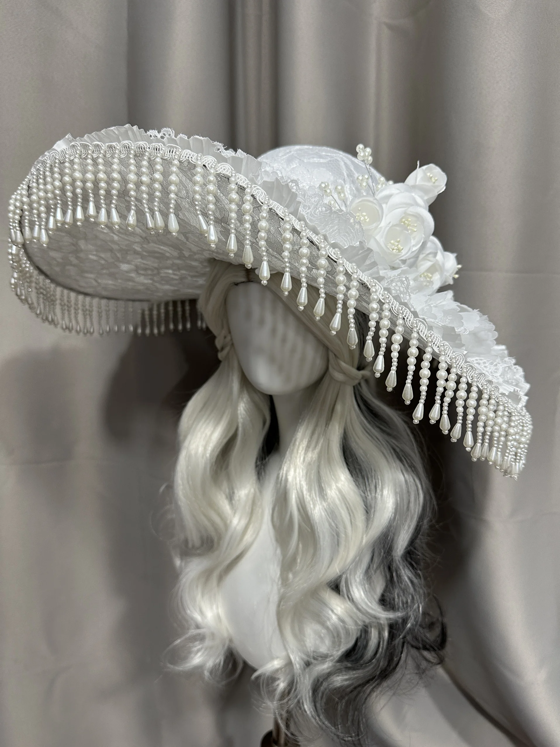 chapeau-lolita-white-widow-a-large-bord-fait-main-style-gothique-sombre-chapeau-voile-de-style-court-elegant-et-orne