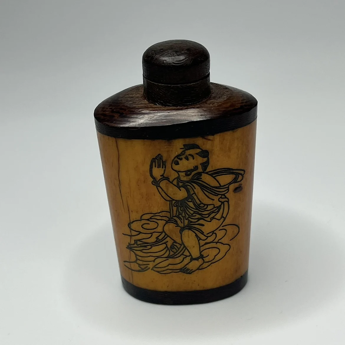 

Carving Guanyin handle ornaments and bone carving products from old snuff bottles