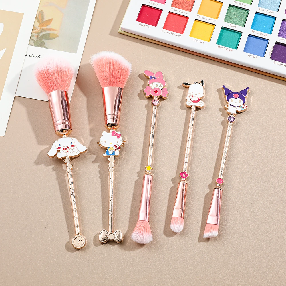 Set di pennelli per trucco in metallo da 5 pezzi Pennelli per trucco Sanrio Kuromi per guance Pennello per fondotinta cosmetico per occhi Regalo di Natale per la fidanzata