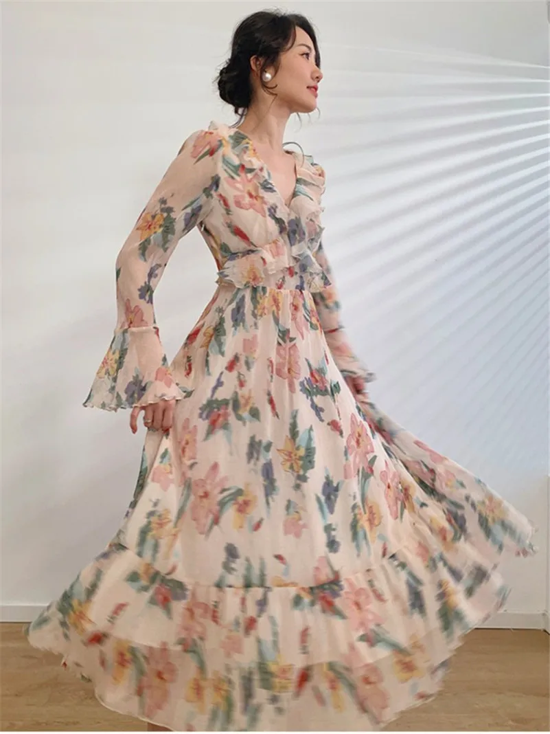 

Летнее шифоновое платье с принтом, V-образным вырезом, завышенной талией, оборками, расклешенными рукавами, струящееся, в стиле фейрикор