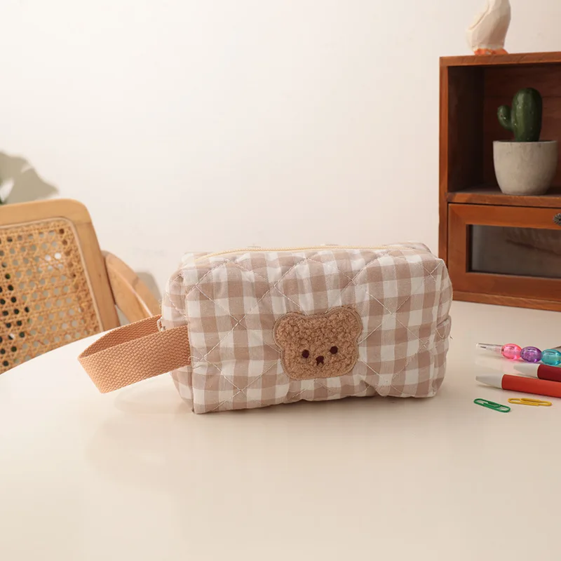 حقيبة مكياج على شكل دب كرتوني لطيف للنساء محمولة ذات سعة كبيرة لتنظيم مستحضرات التجميل