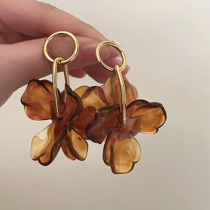 Vintage Unregelmäßige Blütenblätter Anhänger Ohrringe für Frauen Mode Persönlichkeit Kaffee Acryl Blume Stud Ohrringe Hochzeit Schmuck – Detail 3