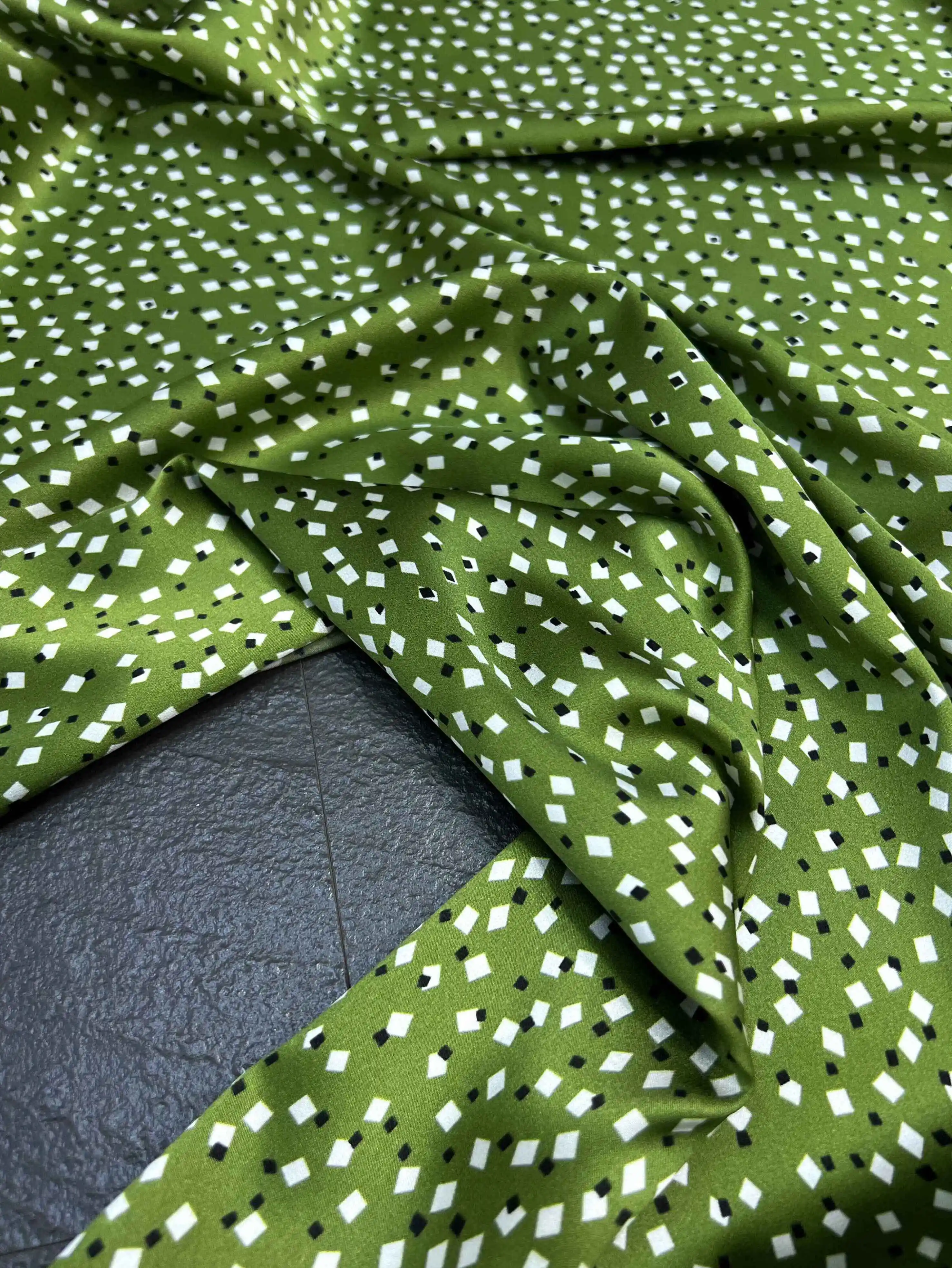 Green Starry Dots Natural Fabric Stretch Satin For Dress 93% MulberrySilk 7% Spandex 19 Momme