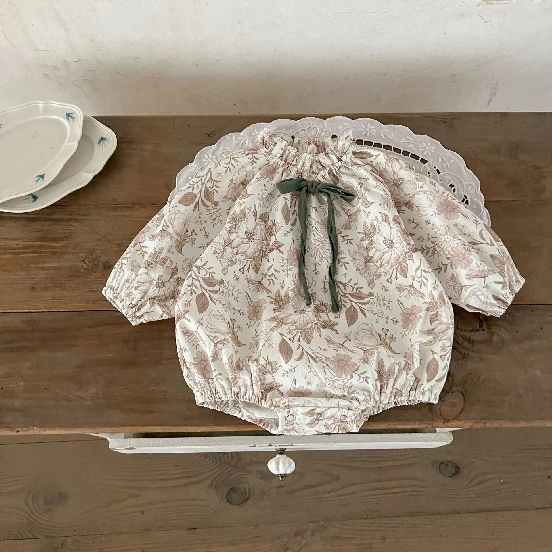 

Ins RAISE, осенние комбинезоны для новорожденных девочек, хлопковые комбинезоны с бантом и цветочным принтом для маленьких девочек, цельный комбинезон с длинными рукавами для маленьких девочек