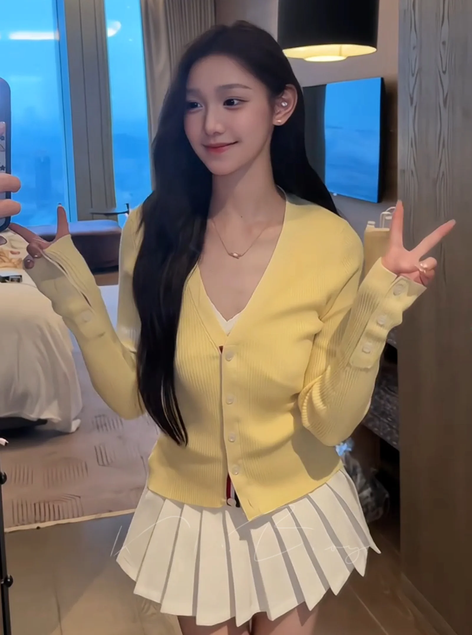 

Autumn Pure Desire Lazy Sle Long Sve V-Ne Button Knitted Sweater Women High nce Slimming White Slimming Top