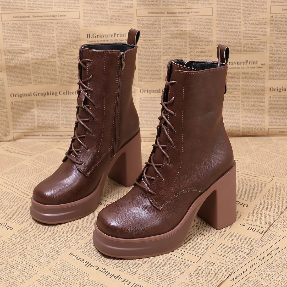 2025 Winter new slimming retro high-heeled fashion boots for women, plus-size thick-heeled side-zipper British-style ankle boots