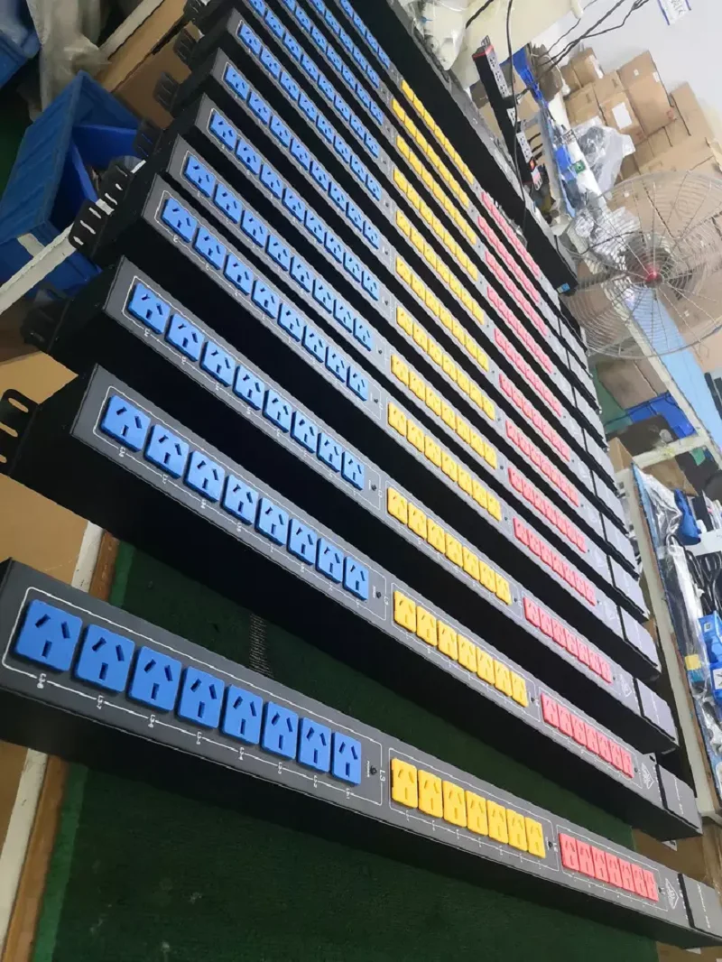 Customized 125A 24 Bits IEC C19 Outlets Circuit Breaker 380V 415V 480V High Power PDU Aluminum Alloy Frame Type Socket