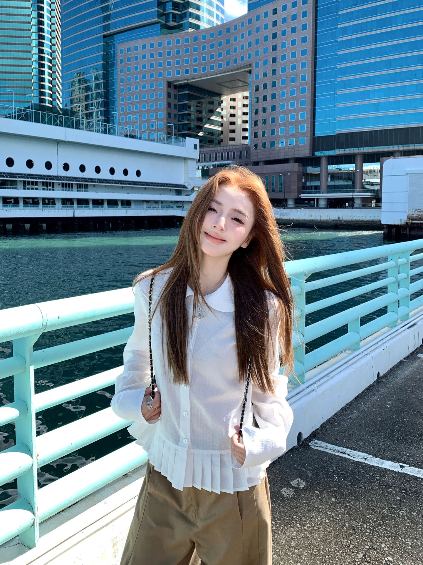 

Белая женская модная дышащая блузка с воротником-стойкой, укороченная, стандартного кроя, повседневная, с плиссированным дизайном, свободного кроя, с широкими плечами