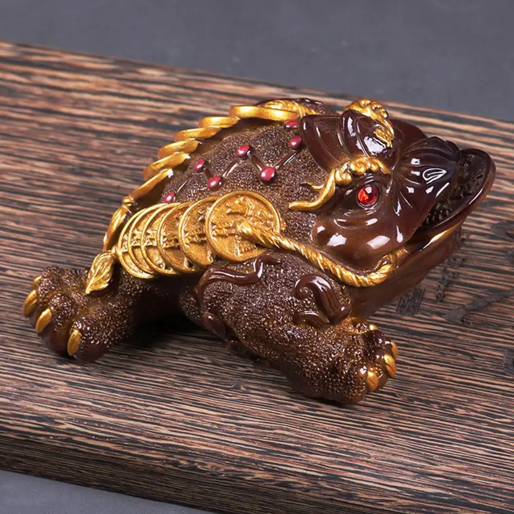 Golden Toad Tea Pet Vivid Toad Sculpture Color Changing Resin Toad Tea Pet Ornament for Home Office Desk Decor Wealth Kung Fu