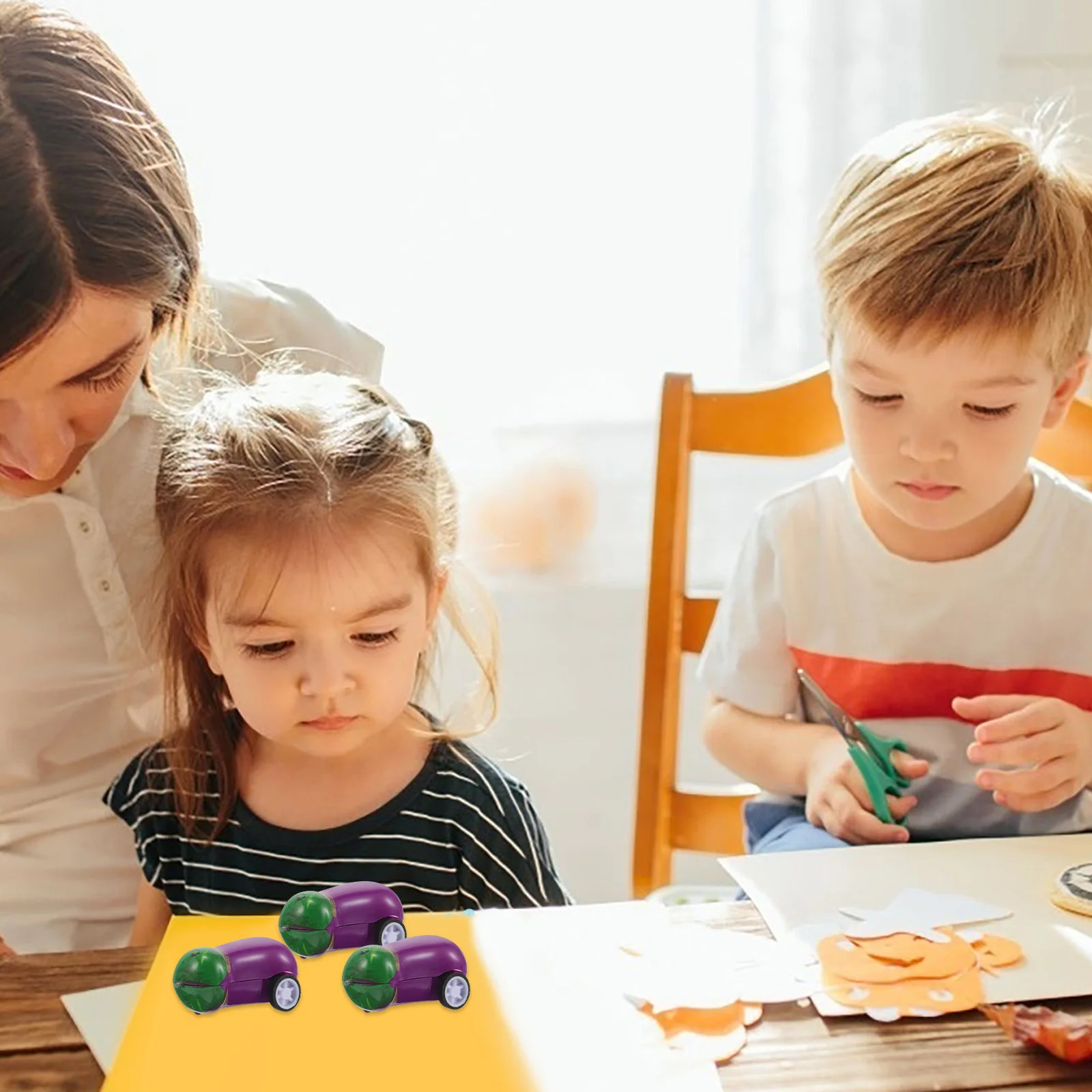 15 قطعة سيارة صغيرة على شكل باذنجان تعمل بالسحب للخلف، مركبات للأطفال تعمل بالاحتكاك، لوازم حفلات محمولة، لعبة على شكل باذنجان