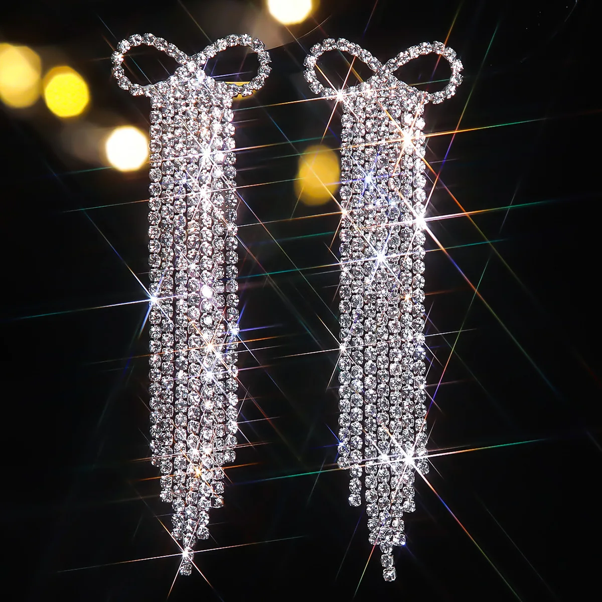 Luxury bow long fringed earrings women, high-end fashion claw chain flash diamond stud earrings