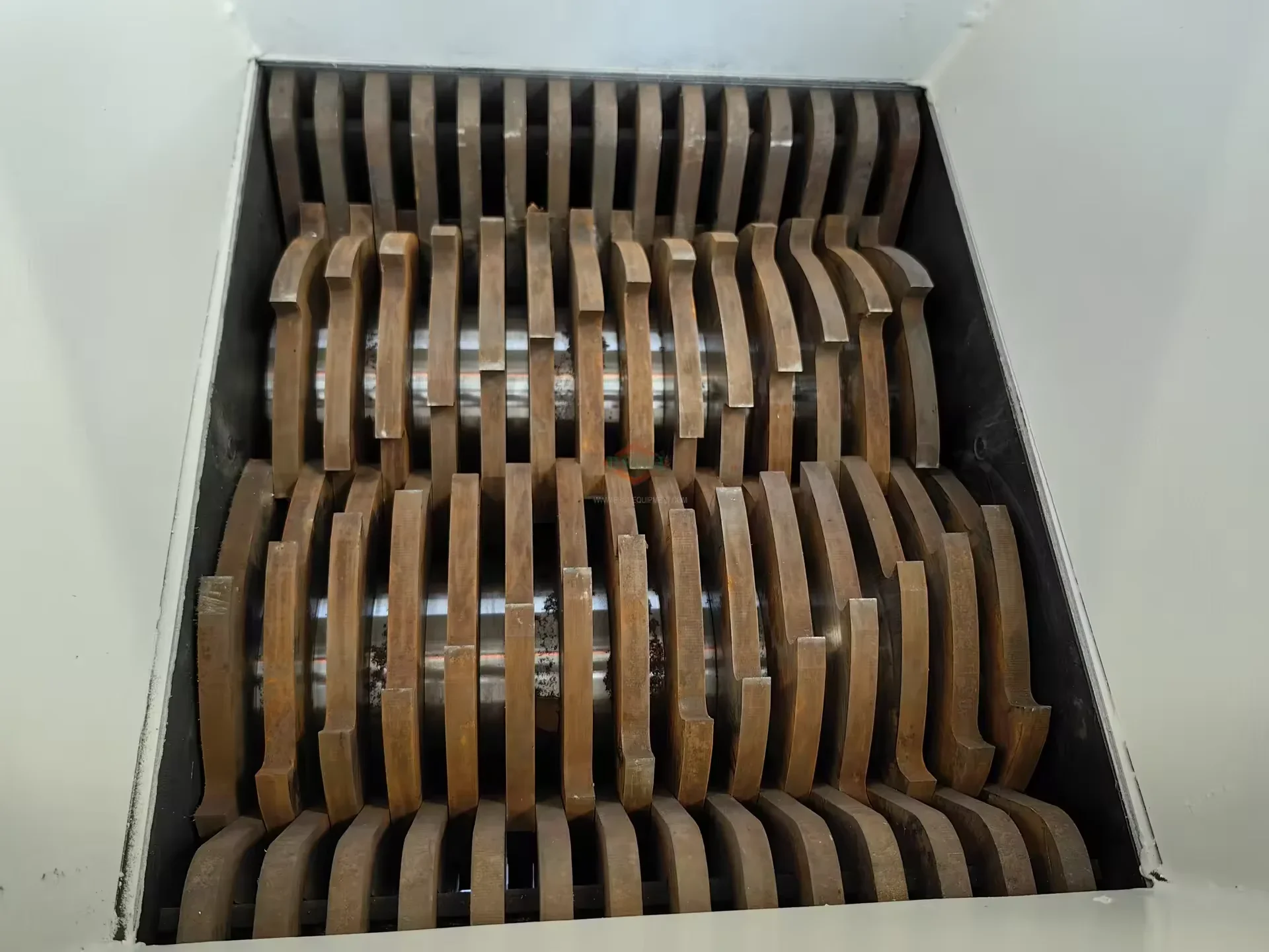 Approval  Plastic Bottle Aluminum Metal Shredder Metal Machine with Customized Color High Efficiency Low Energy Consumption