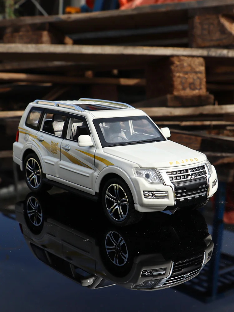 Metal Car Mitsubishi Pajero Large Off-Road SUV Simulation Exquisite Diecasts & Toy Vehicles CheZhi 1:32 Alloy Collection Model