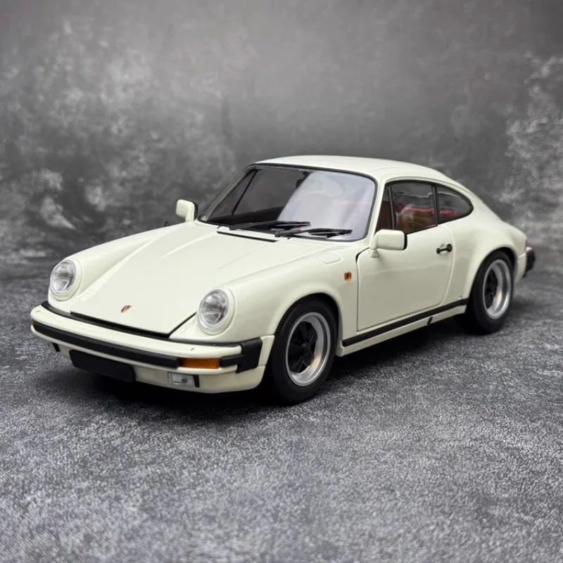 1:18 Porsche 911 CARRERA 3.2 model paduan TARGA 1983, koleksi mainan dekoratif anak-anak, untuk hadiah liburan anak-anak.