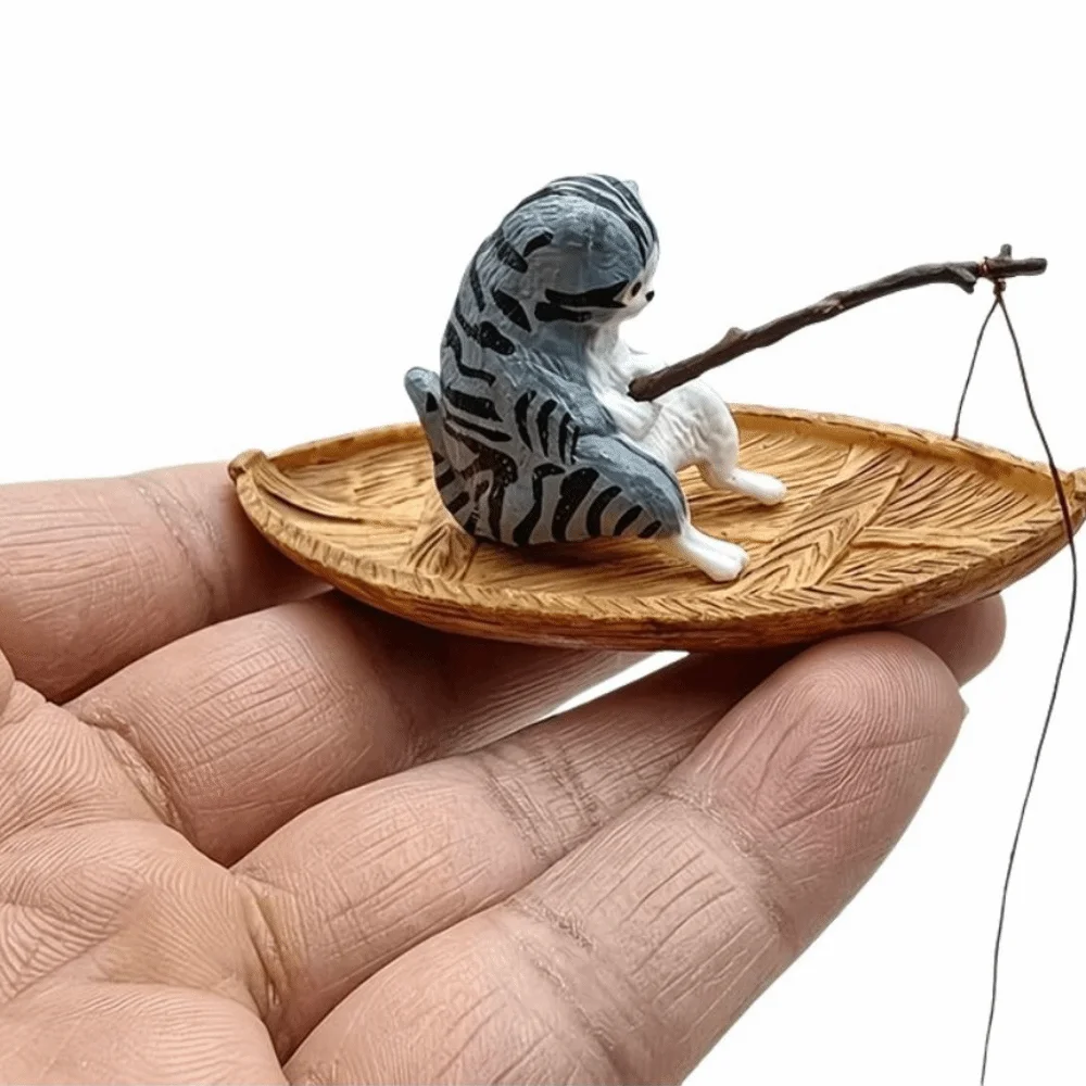 Resin Material Aquarium Decoration Ocean Theme Floating Look Cat Figurine Durable Colorful Resin Ornament Home Decor