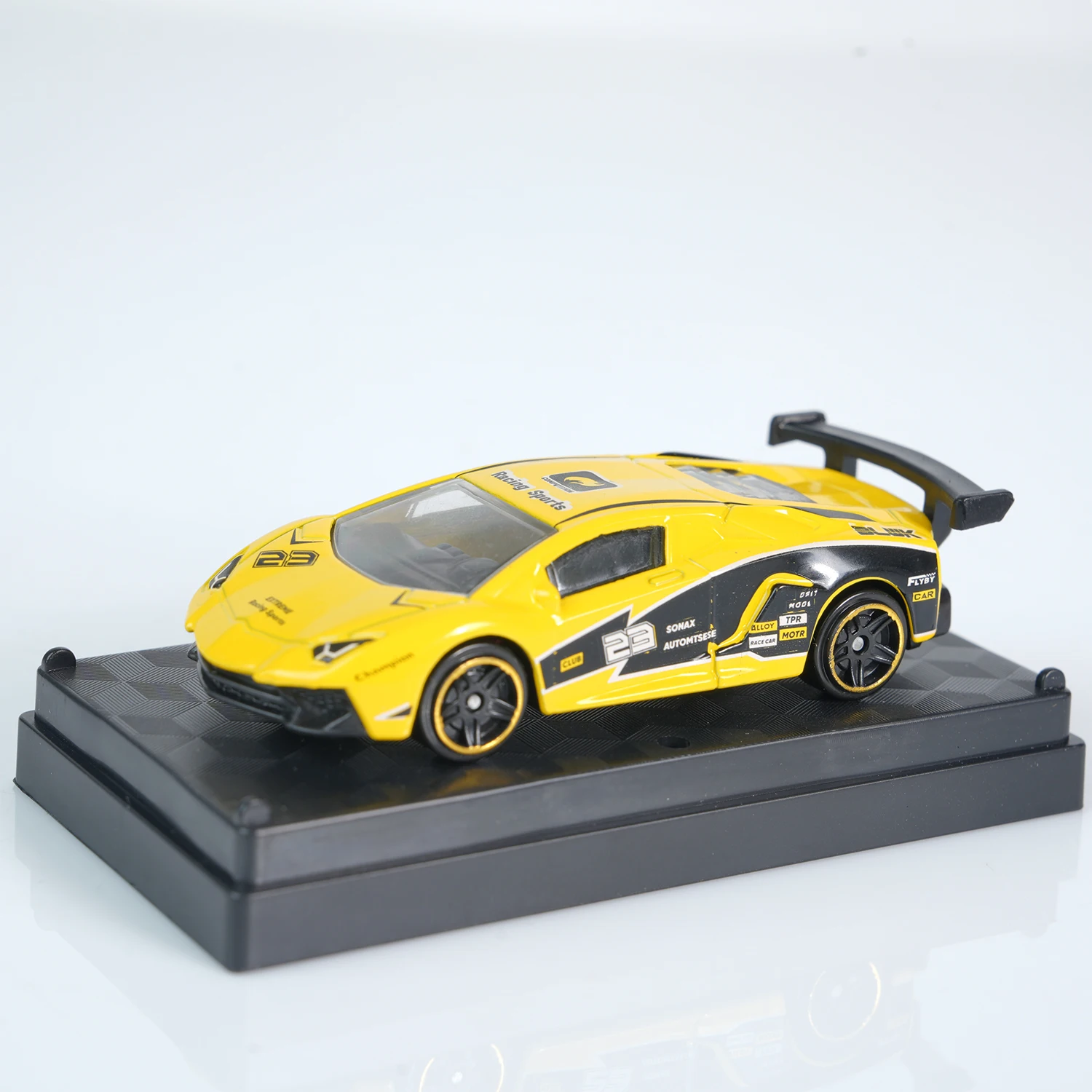 

1:64 Масштаб нишевого сплава, спортивный автомобиль, литой металлический трек, гоночная модель, игрушка для мальчика, подарок-сюрприз, украшение, прочный рождественский подарок, коллекционный орнамент