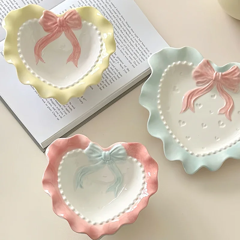 2024 Epikto Cute Ceramic Dinner Plate Love Bow Jewelry Display Tray Wavy Edge Breakfast Plate Home Decor Photography Props