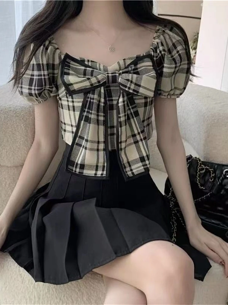 

Sweet Plaid Knot Bubble ort Sve irt Pleated Skirt Two Piece Set Women's Design Sense Waist Inward Square Collar