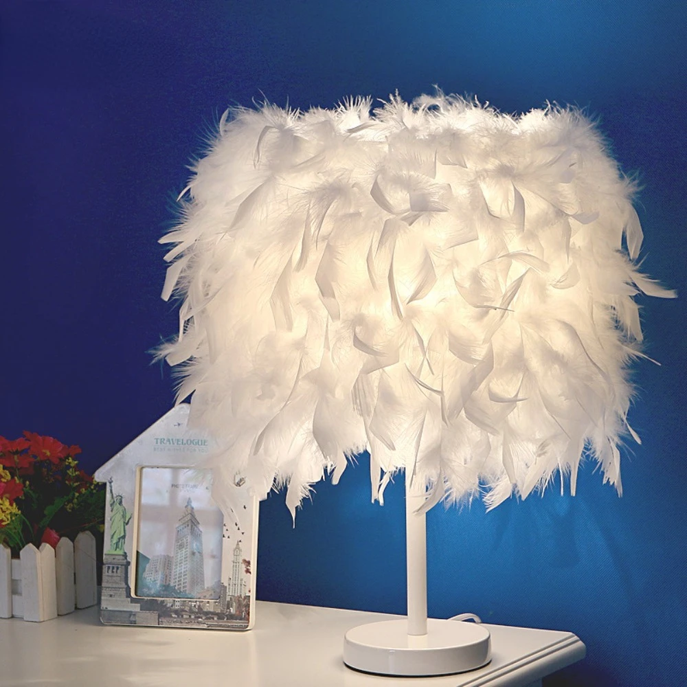 

LED Modern Simple Feather Table Lamp Romantic Wedding Goose Feather Table Lamp Decor Home Living Room Bedroom Study Hotel Decor