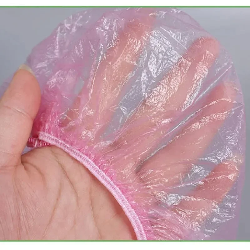 100 stks/set Wegwerp Douchekappen Plastic Waterdichte Hoofddeksels Roze Spa Salon Hotel Haarverf Vrouwen Elastische haarkap Badkamer