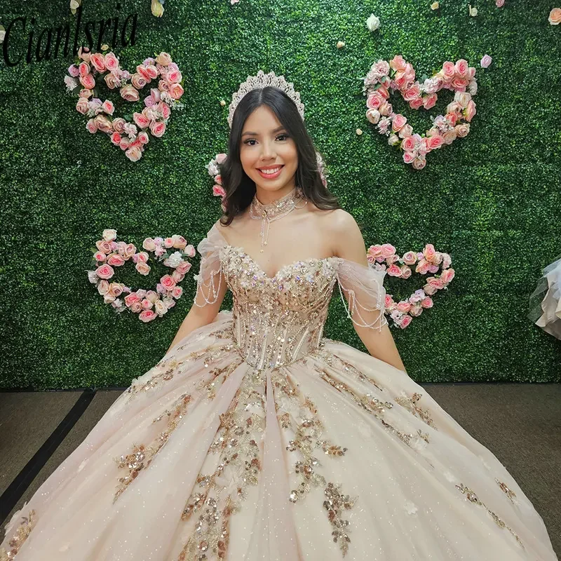 Champagne Perline Nappa Fiocco Abiti Quinceanera Abito da ballo Applicazioni di paillettes Pizzo Dolce 15 anni Messicano Personalizzato