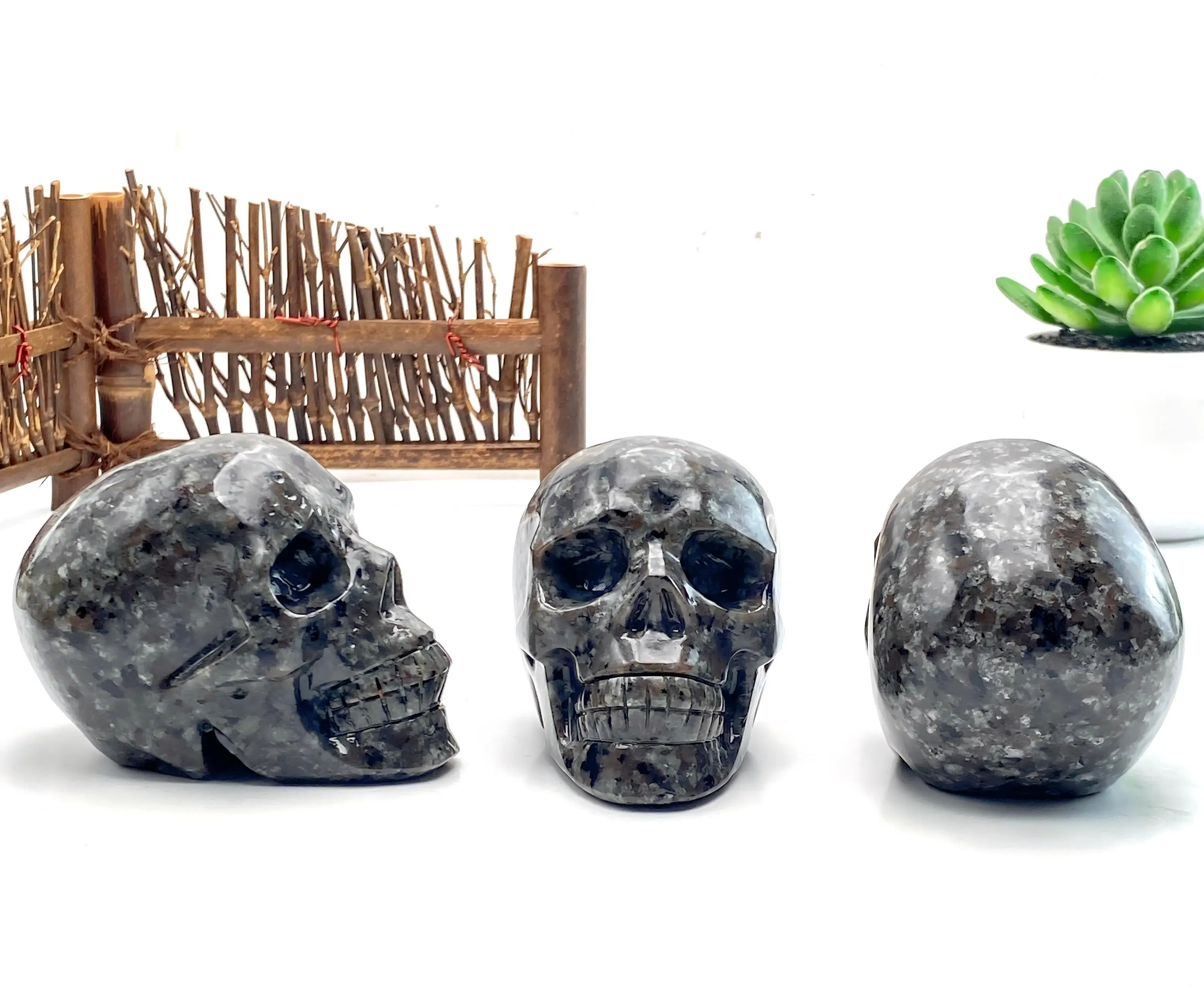 1PC Yooperlites Skull Carved-UV Fluorescent For Halloween Decoration Gift Carved Craft Fire Stone Figurine Powerful Witchcraft