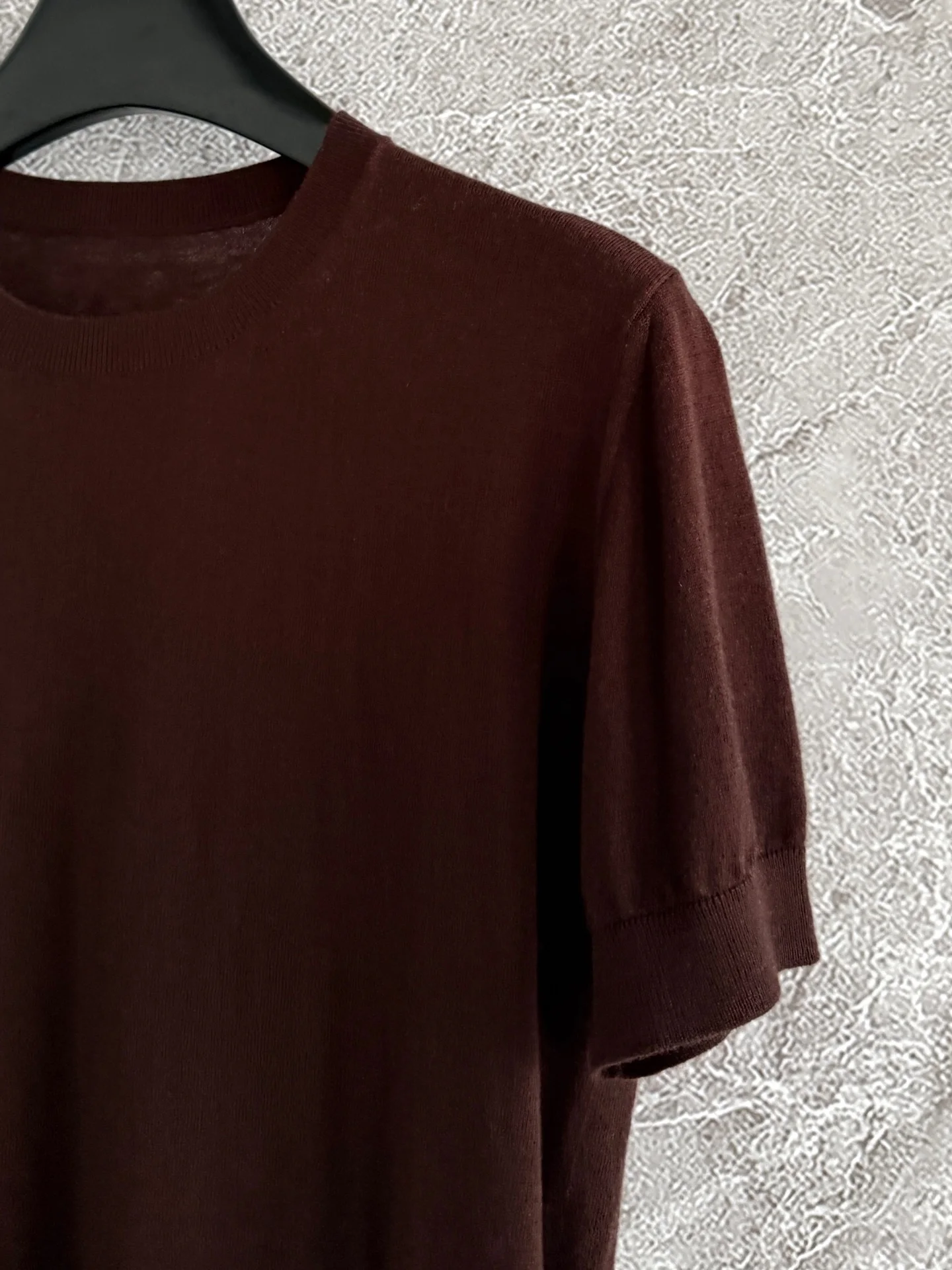 100% الصوف المرأة بلوفر مغزول جولة الرقبة قصيرة الأكمام بلون سترة الإناث عارضة