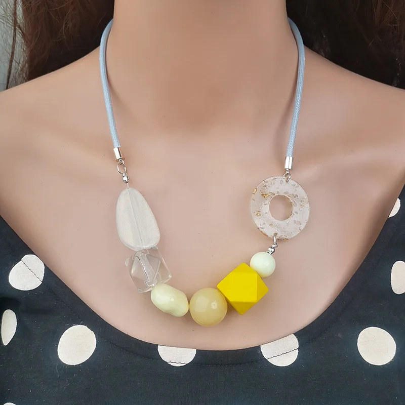 Women's small fresh special-shaped acrylic pendant necklace retro handmade wooden bead necklace Korean version of popular jewelr