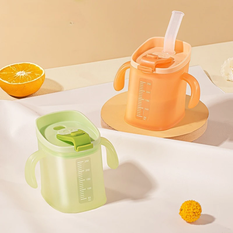 copo-de-treinamento-infantil-com-canudo-e-bico-de-pato-para-bebes-a-partir-de-6-meses-250ml-boca-inclinada
