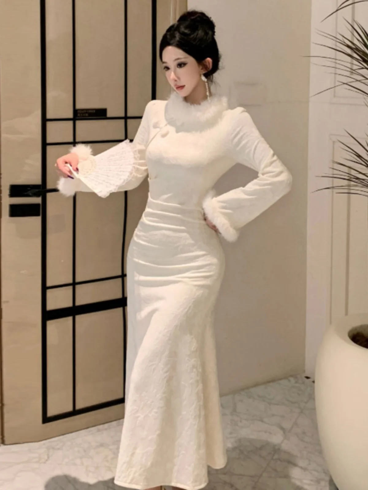 Nuevo Vestido Qipao Largo Estilo Chino con Cuello de Borreguito, Ajuste Ceñido y Falda Acampanada, Cintura Alta, Estampado de Algodón, Manga Larga para Otoño