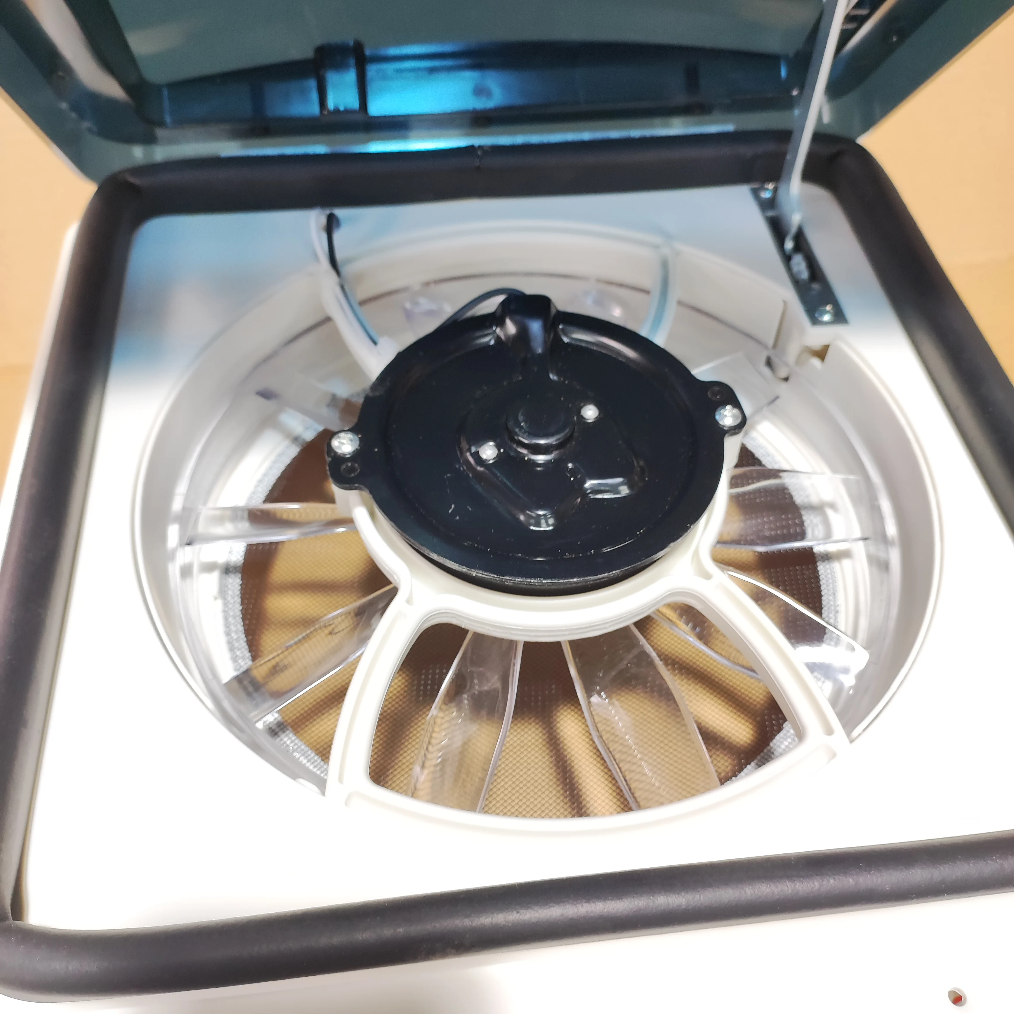 التيار المتناوب قافلة RV دليل سقف يفقس قوي دعم الذراع 12 فولت مصباح ليد الزجاج الهندسة البلاستيك الغطاء العلوي فتح حالة مستعملة