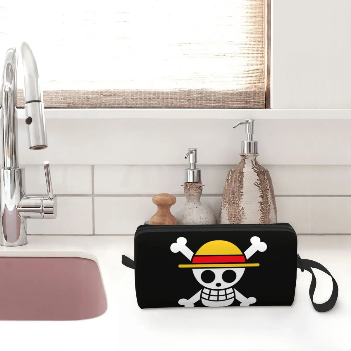 One Piece Team Luffy Toiletry Bag for Women Straw Hat Pirates Skull Cosmetic Makeup Organizer Lady Beauty Storage Dopp Kit Case