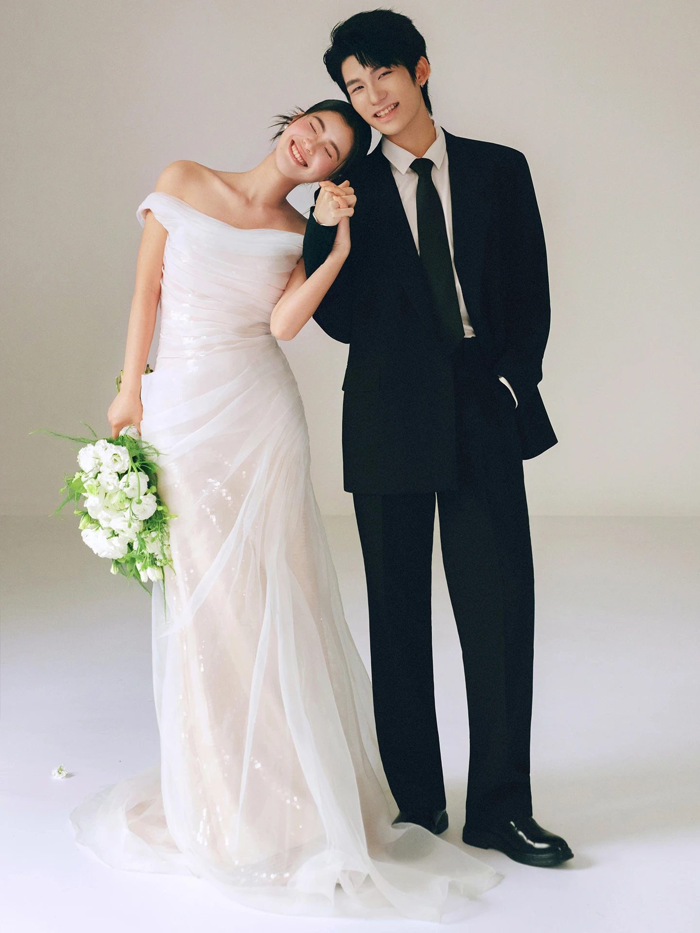 

Elegant One-Shoulder Fish-Tail Wedding Dress Bridal Morning Robe Engagement Ceremony Long Evening Gown with Sequins Detail