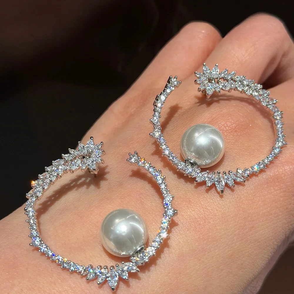 

New Fashion Zircon Fringed Flower Light Luxury Elegant Earrings