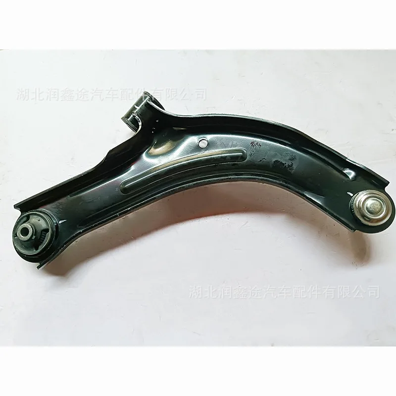 Applicable to Dongfeng Fengshen E70 triangular arm assembly Fengshen E70 lower swing arm lower arm suspension swing