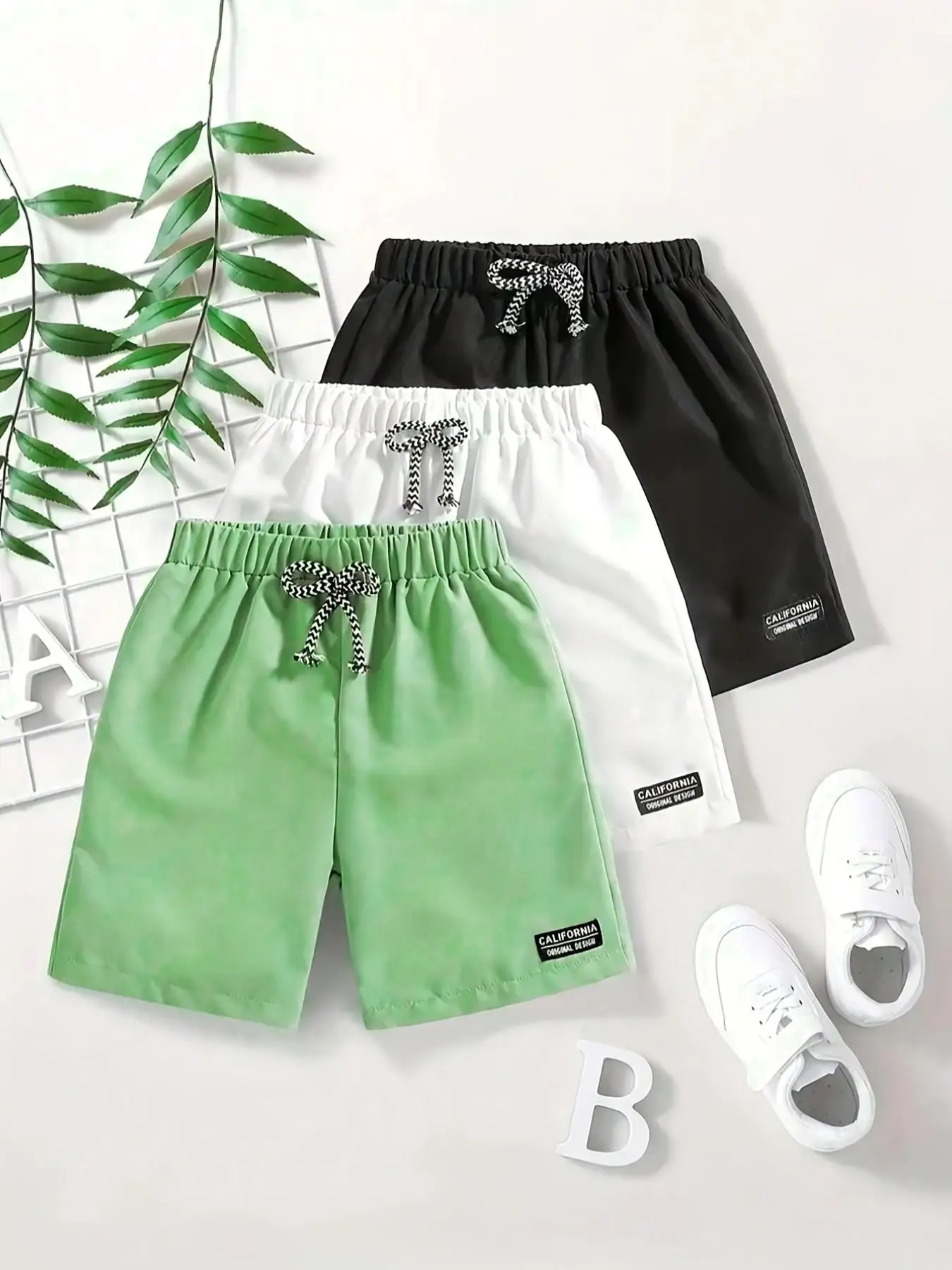 3 Sommer-Freizeitshorts für Jungen, sportlich, dehnbar, einfarbig, mit Etikettenaufnäher, modisches Geschenk – Detail 2