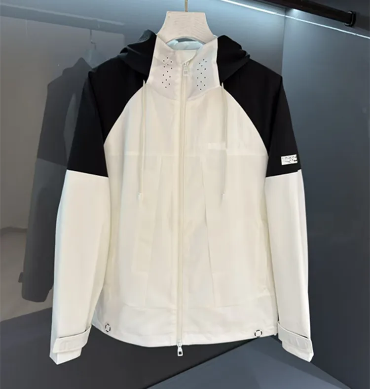 

Индивидуальная новая мужская одежда из Европы и Америки на зиму 2025. Модная куртка с длинными рукавами и капюшоном на молнии с цветными блоками.