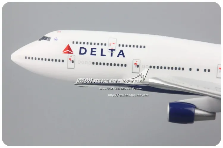 1:200  Delta Airlines 36cm DELTA Boeing 747-400 Plastic Assembly Simulation Aircraft Model for Plane Collector