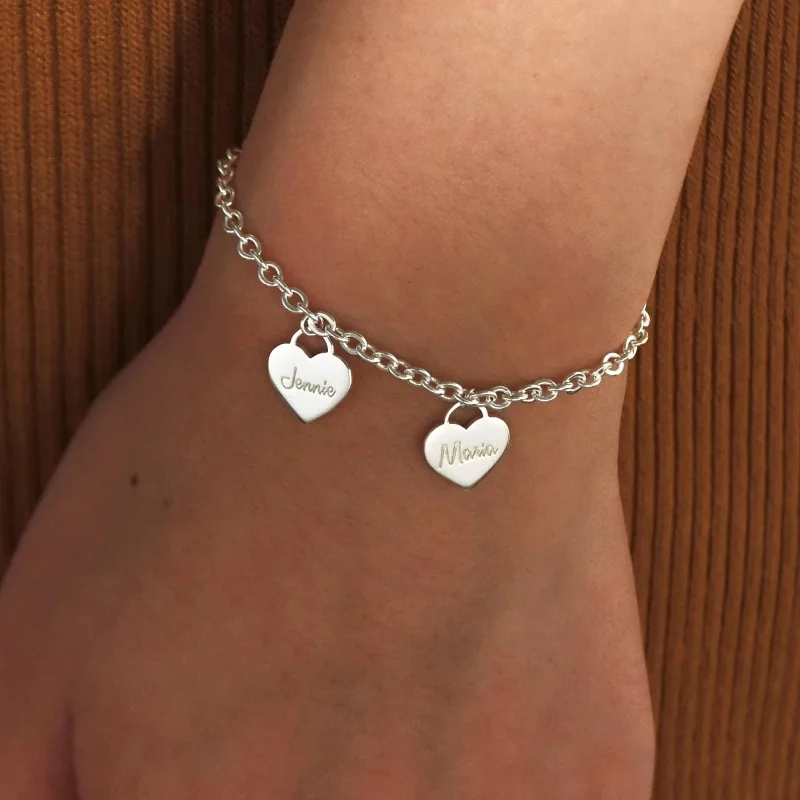 Customizable Heart-Shaped Pendant Bracelet with Multiple Names; Personalized Stainless Steel Bracelet—Perfect as a Gift for Mom