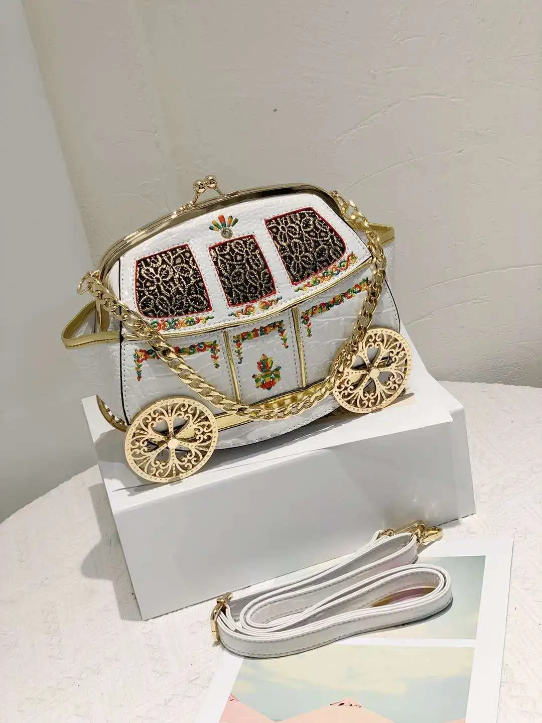 

Women's Handbag Adult Girls Socialite Shoulder Bag Fashion Niche Women's Ins Creative Carriage Shape Commuting Bag Pu Crossbody