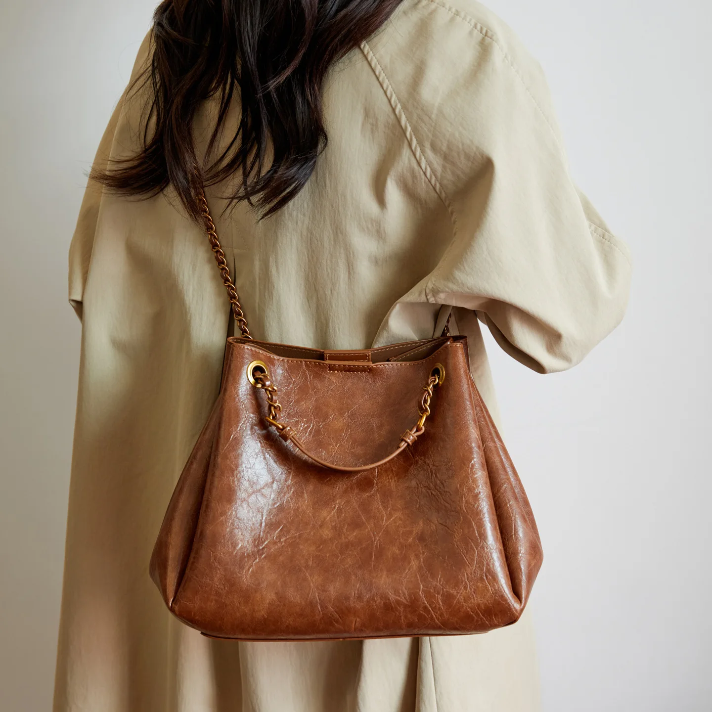 

Retro Large-capacity Messenger Bag, New Women's Chain Fashion Shoulder Bag, Simple Foreign-style Commuter Portable Bucket Bag