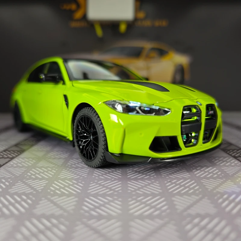 1:24 simulation BMW M3 CS LCI alloy supercar model, doors and engine hood, trunk can be opened with sound and light gifts