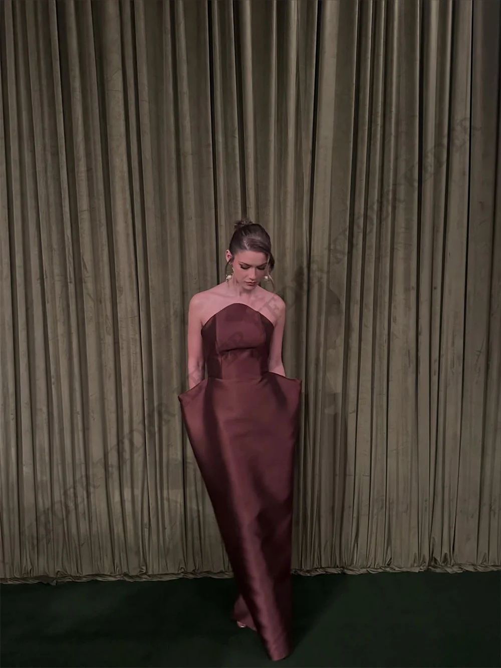 Elegant Satin Graduation Evening Dresses Strapless Dark Brown Sleeveless Prom Dress Beach Women's Dress Customized view 3