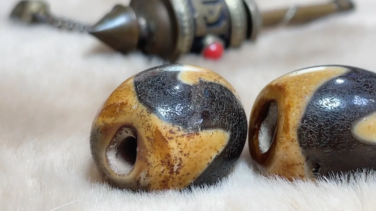 Tibetan Nepalese Himalayan Ancient agate Old Dzi Talisman eye Beads Amulet 1