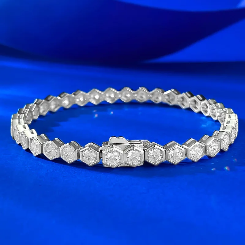

Новый серебряный светильник S925, роскошный высокоуглеродистый бриллиант, чрезвычайно простой и нишевый модный сотовый браслет с бриллиантами