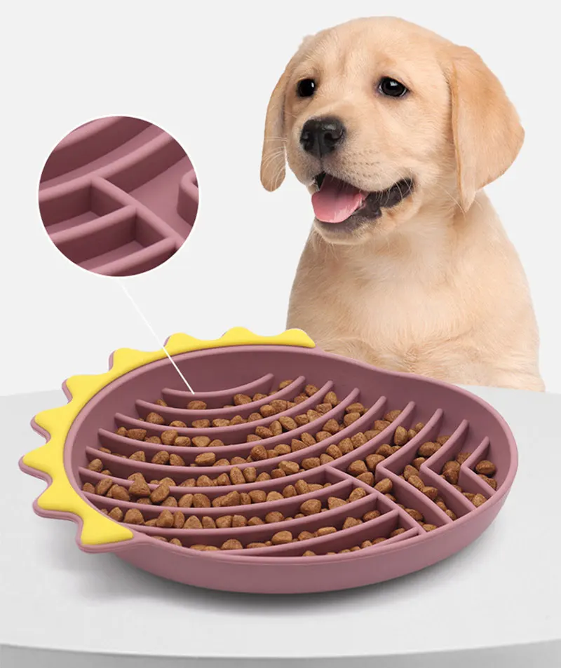 Haustierzubehör: Anti-Rutsch Slow-Feeder Napf für Hunde – Silikon-Futterstation mit Saugnapf zur Ablenkung beim Baden und Training – Detail 8