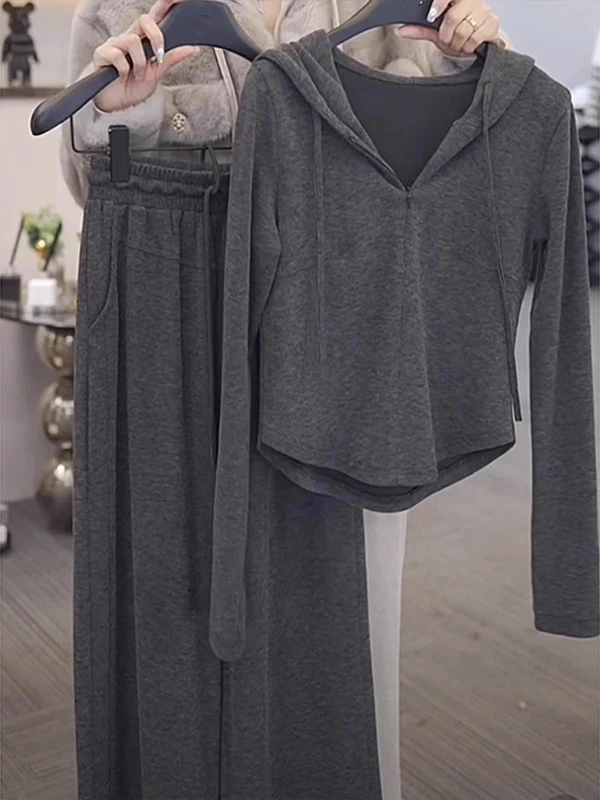 ชุดลำลองผู้หญิงใส่สบาย คอลเลคชั่นใหม่ 2025 ชุดเซ็ตสองชิ้น เสื้อฮู้ด กางเกงขายาวทรงกว้าง สไตล์เรียบง่าย แฟชั่นเกาหลี ไซส์พลัส