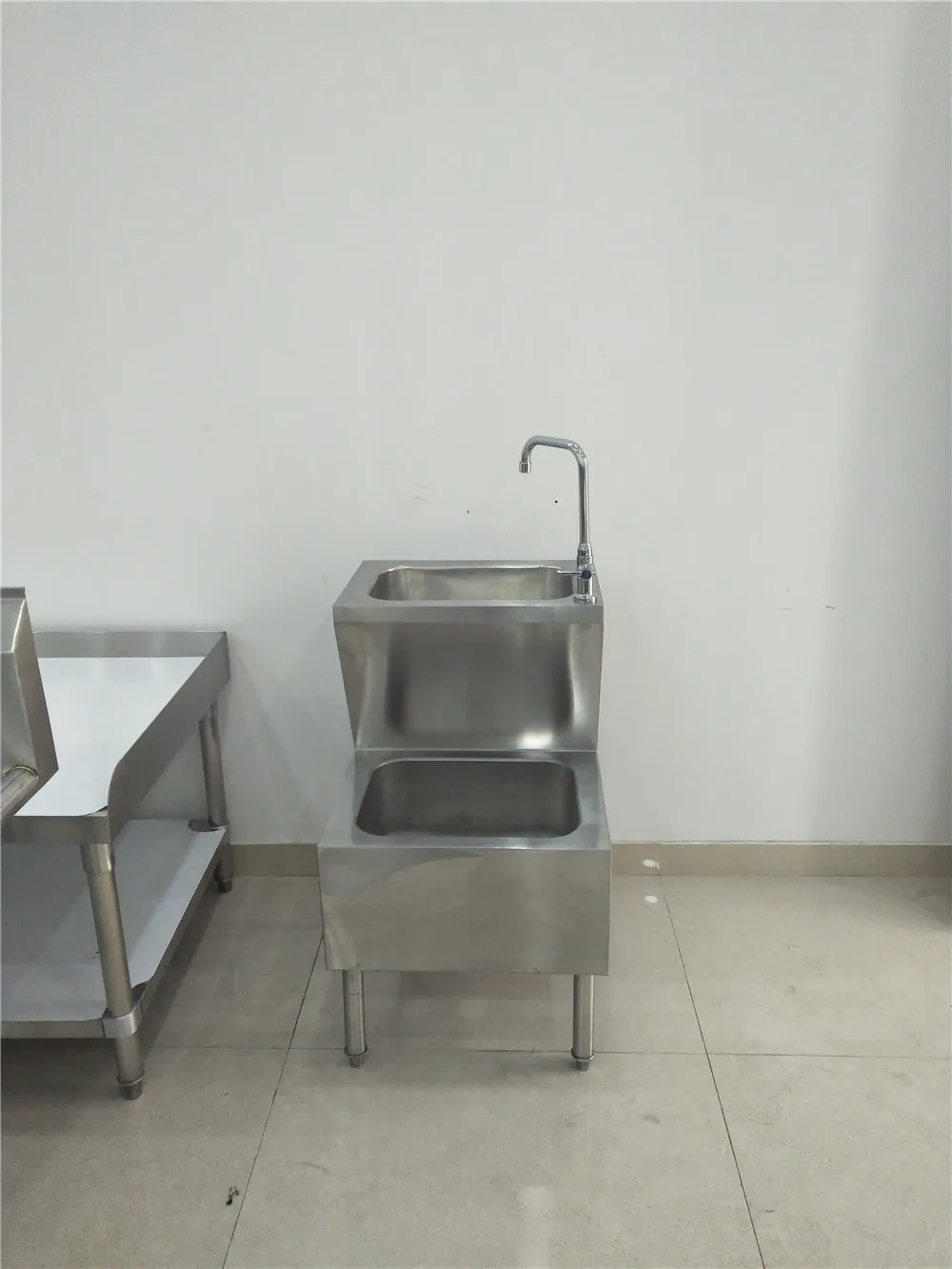 Factory direct sales stainless steel cleaner mop sink combination, mop sink with square washbasin, modern design for easy cleani