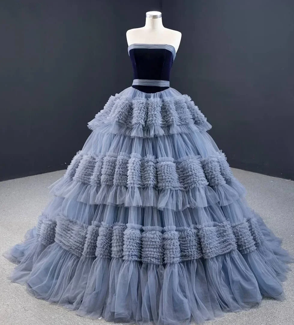 Abito da sposa blu fumo senza spalline abito da ballo in Tulle a strati lunghezza del pavimento abiti da sera con abito lungo da treno per le donne 2023